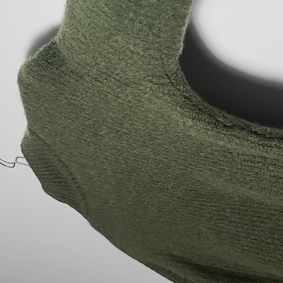 SAKS FIFTH AVENUE 100% Cashmere Wrap Hem Mock Neck Green Sweater Size Medium - Picture 15 of 16